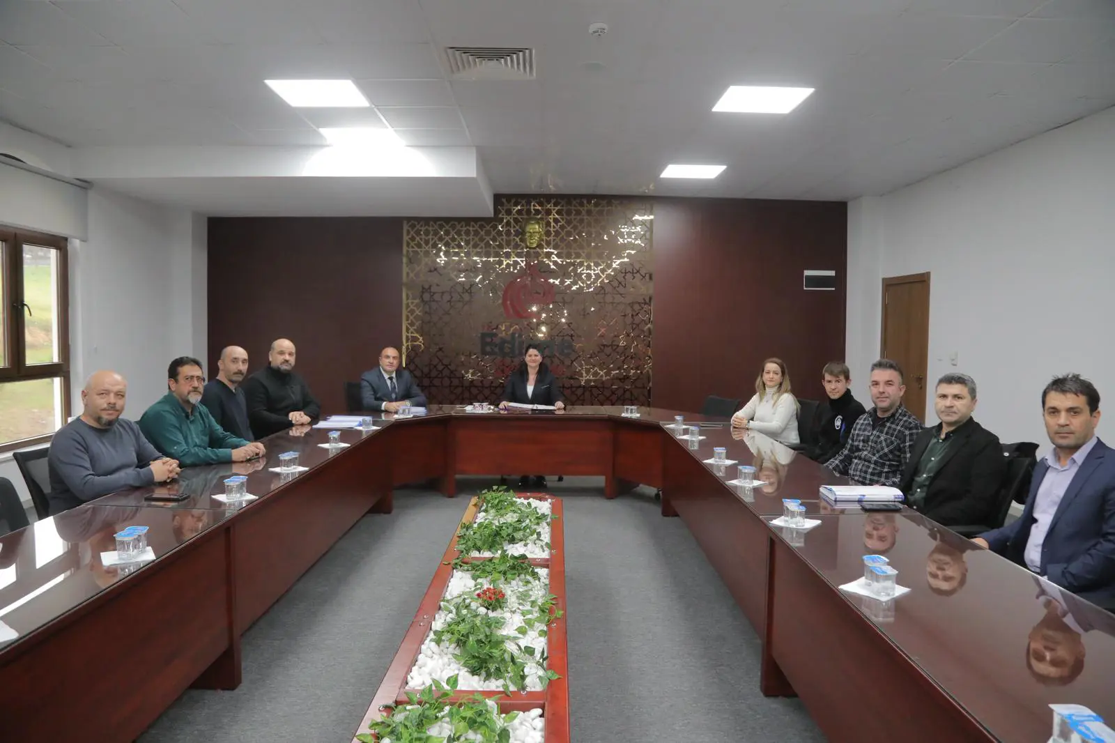 EDİRNE BELEDİYESİ’NDE MEMURLARIN YÜZÜNÜ GÜLDÜREN İMZA: SOSYAL DENGE TAZMİNATI TAVAN TUTARDAN İMZALANDI galeri görseli